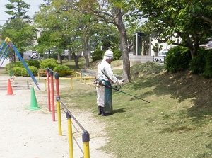 川西市 公園除草・剪定等管理工事